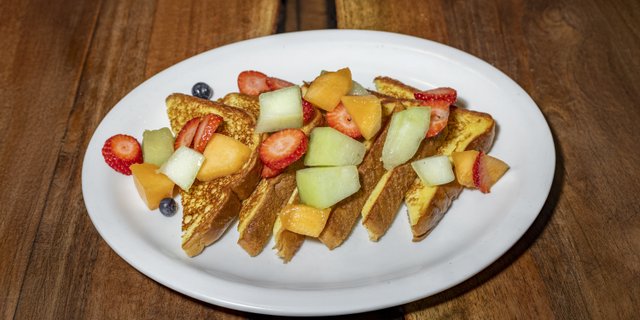 French Toast w/ Fruit