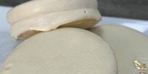 Alfajor de Chocolate Blanco w/ Dulce de Leche Filling