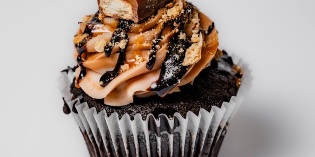 Chocolate Caramel Twix Cupcake
