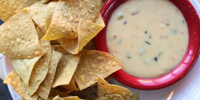 Queso & Chips