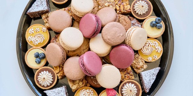 Assorted Mini Dessert Box
