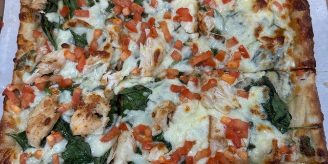 Chicken Florentine Sicilian Pizza