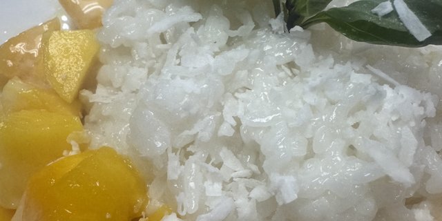 Half Tray Sticky Rice Mango