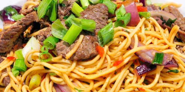 Tallarin Saltado de Carne