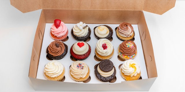 Traditional Cupcakes w/ Swirl Frosting