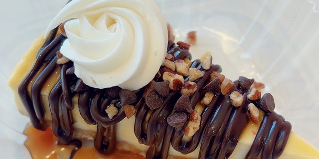 Turtle Cheesecake Slice