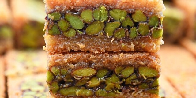 Balloriya w/ Pistachio Kataifi Tray