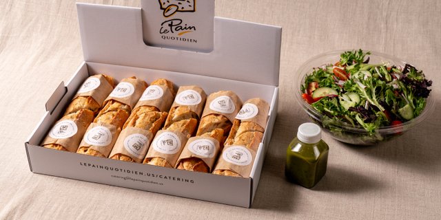 Small Baguette & Salad Tray