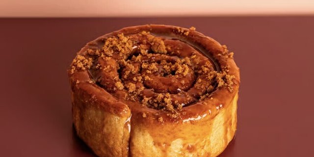 Giant Apple Cinnamon Roll