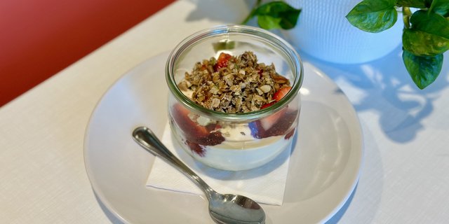 Yogurt Granola Bowl