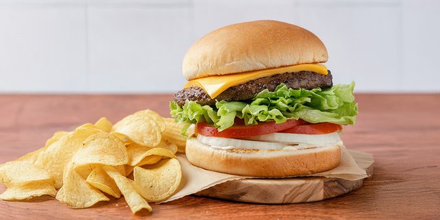 Cheeseburger w/ Chips