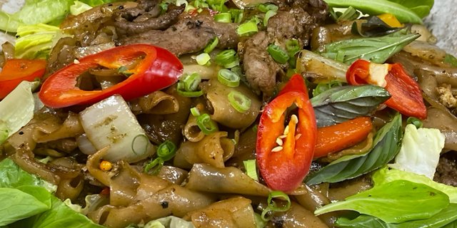 Beef Drunken Man Noodle Tray