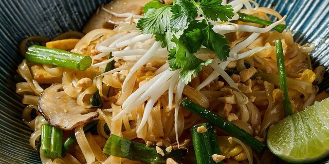 Pad Thai Noodles w/ Shrimp