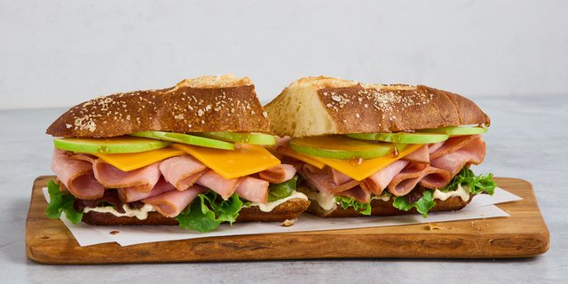 Pretzel Ham Sandwich Lunch Box w/ Chips