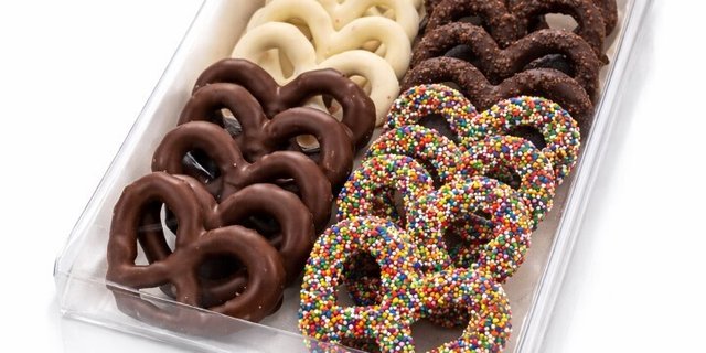 Chocolate-Dipped Pretzels