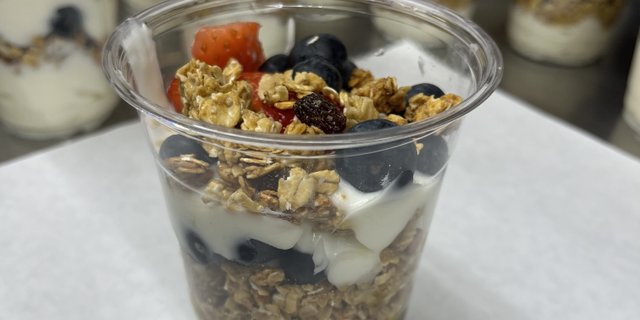 Mixed Berry Granola Vanilla Yogurt Parfait