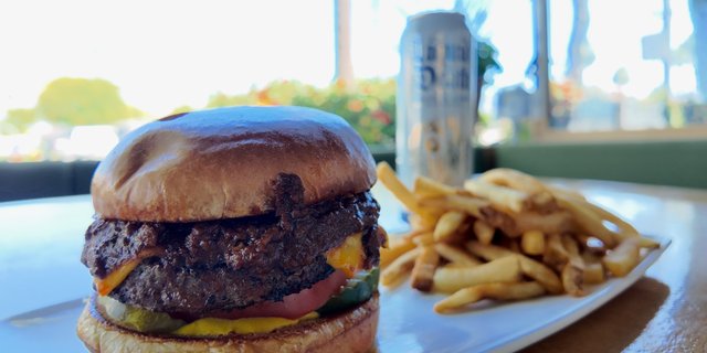 Academic Prime Chili Burger