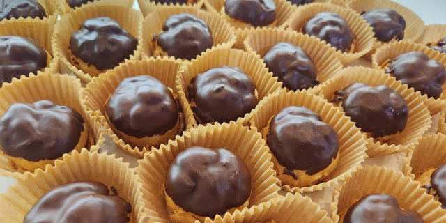 Mini Chocolate Eclairs Box