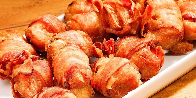 Bacon-Wrapped Chicken Roll-Ups Tray