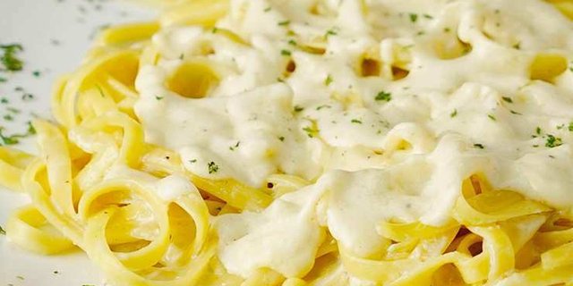 Fettuccine Alfredo Tray