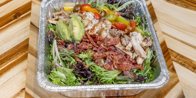 Market Bacon Cobb Salad Pan