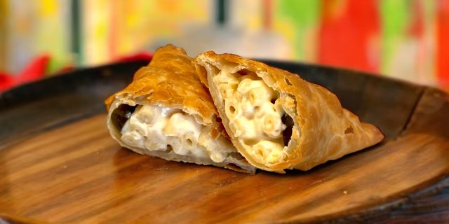 Mac & Cheese Empanadas (12)