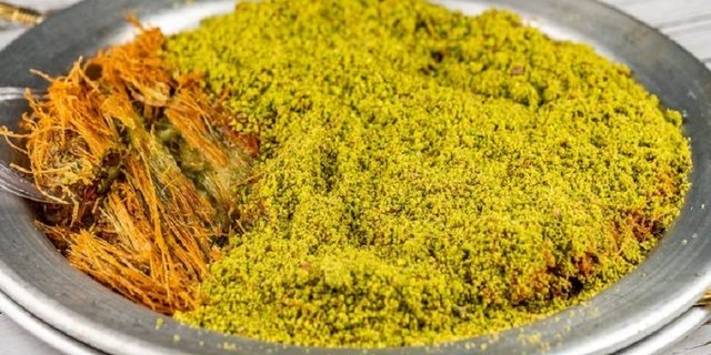 Cheese & Pistachio Hassir