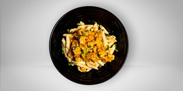 Buffalo Chicken Mac & Cheese Bowl