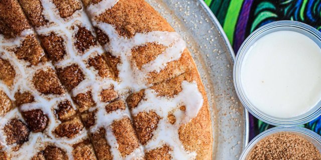 Cinnamon Roll Dessert Pizza (VG)