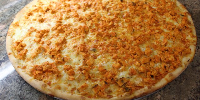 Buffalo Chicken 18" Round Pizza