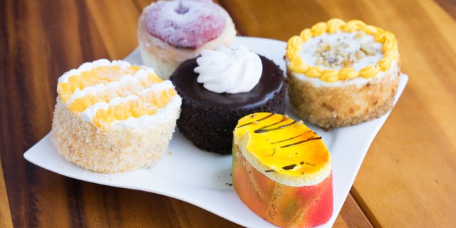 Deluxe Dessert Display