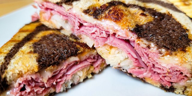 Classic Reuben Sandwich