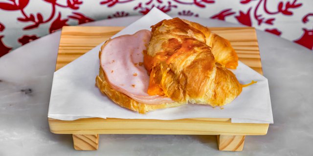 Turkey Breast & Cheddar Cheese Croissant