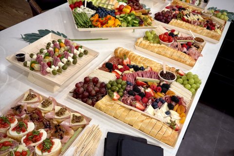 Drop Off Grazing Table for 40