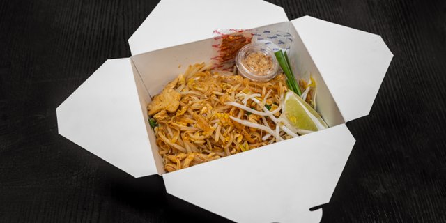 Tom Yum Spicy Sour Noodle Bowl w/ Chicken