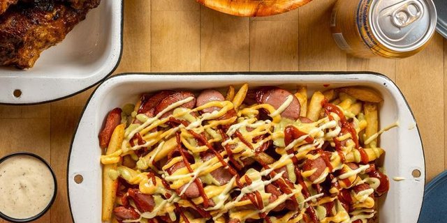 Salchipapa Tray