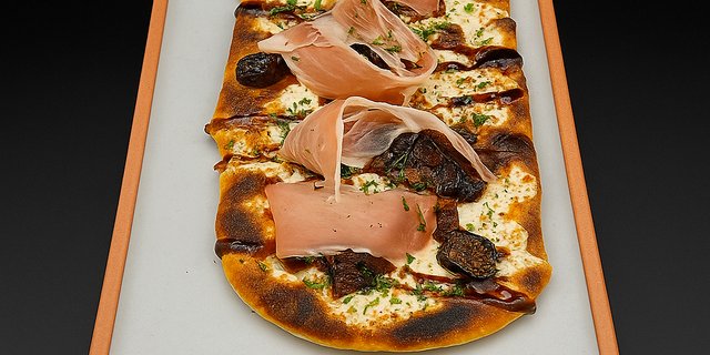 Goat Cheese & Fig Flatbread