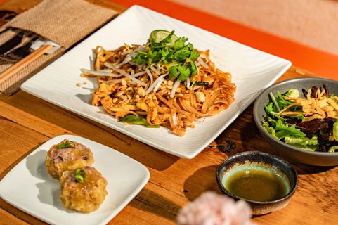 Chicken Pad Thai Box