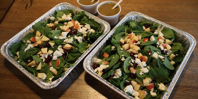 Spinach & Goat Cheese Salad