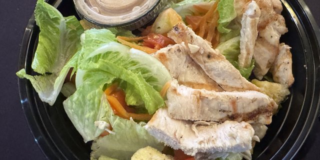 Fresh Greens Salad w/ Chicken