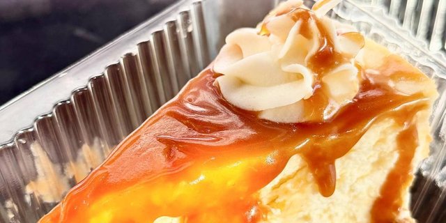 Salted Caramel Cookie Crust Cheesecake