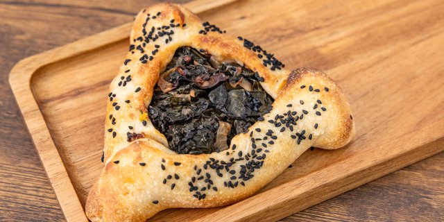 Kale & Onion Fatayer
