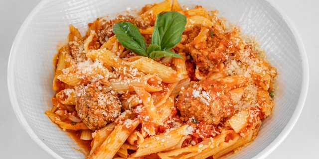Gluten-Free Penne w/ Marinara & Meatballs