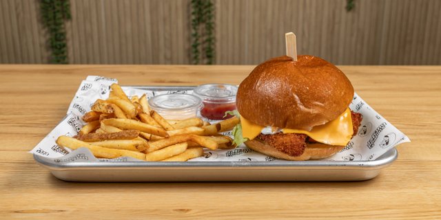 Baghdad Crispy Chicken Sandwich