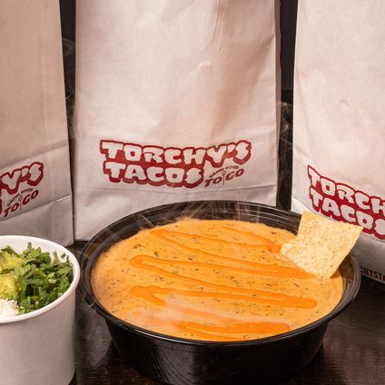 Large Queso & Chips