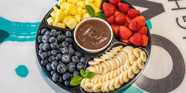 Fresh Organic Fruit + Nutellove Platter