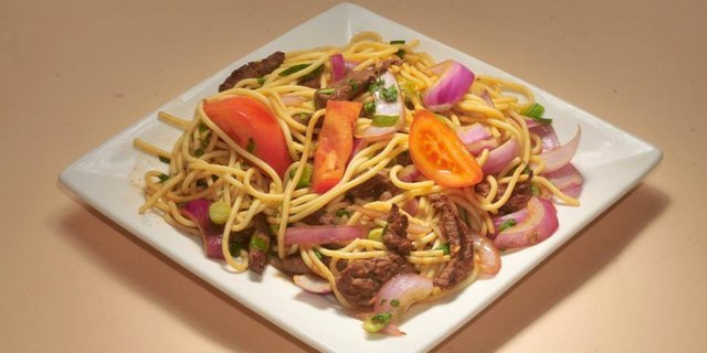 Tallarín Saltado