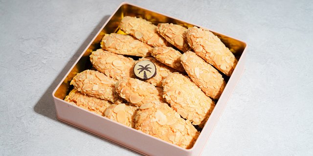 Almond Cookies (15-Pack Tin)