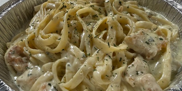 Chicken Fettuccine Alfredo Tray