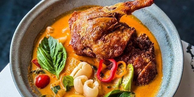 Gaeng Phed Ped Yang (Duck Curry)